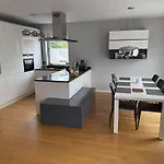 Doppelhaushaelfte 125m2 3 2 Badezimmer Kueche 5 Schlafplaetze Naehe Hamburg *