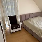 Doppelhaushaelfte 125m2 3 2 Badezimmer Kueche 5 Schlafplaetze Naehe Hamburg 度假居