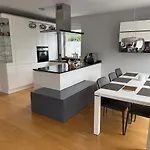 Doppelhaushaelfte 125m2 3 2 Badezimmer Kueche 5 Schlafplaetze Naehe Hamburg 度假居