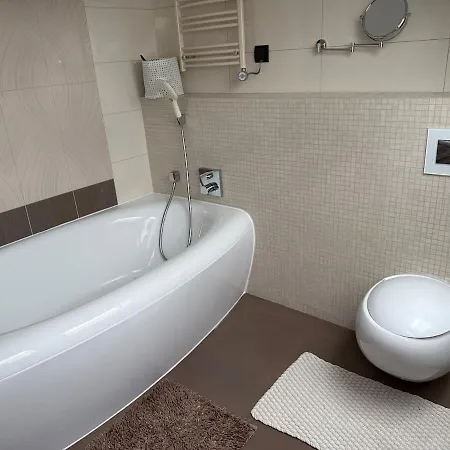 Doppelhaushaelfte 125m2 3 2 Badezimmer Kueche 5 Schlafplaetze Naehe Hamburg Prázdninový dům Stelle