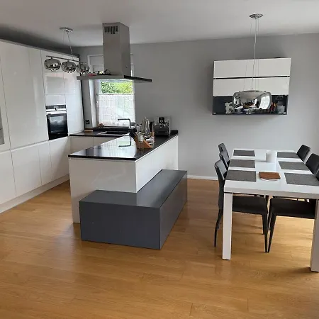 Doppelhaushaelfte 125m2 3 2 Badezimmer Kueche 5 Schlafplaetze Naehe Hamburg *