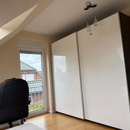 Doppelhaushaelfte 125m2 3 2 Badezimmer Kueche 5 Schlafplaetze Naehe Hamburg Prázdninový dům *