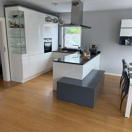 Prázdninový dům Doppelhaushaelfte 125m2 3 2 Badezimmer Kueche 5 Schlafplaetze Naehe Hamburg