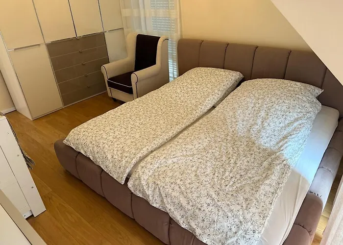 Doppelhaushaelfte 125m2 3 2 Badezimmer Kueche 5 Schlafplaetze Naehe Hamburg * Stelle